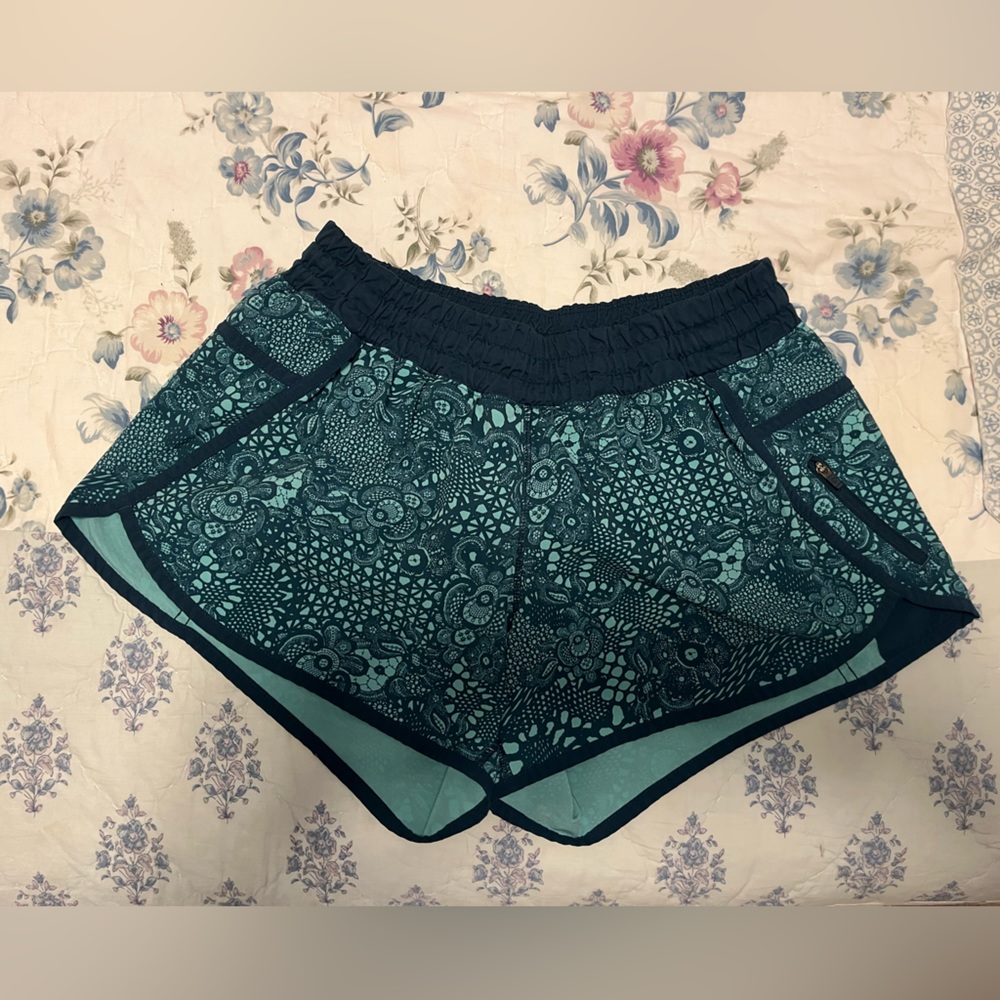 Lululemon Hotty Hot High Rise Lined Shorts (Green/ Turquoise, Size 10)